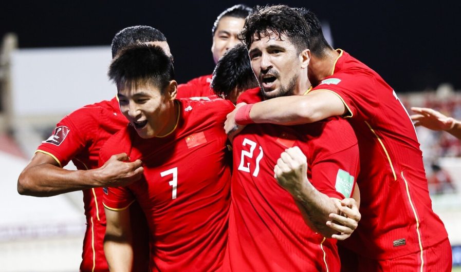 九游体育官方网站-菲尼克斯太阳迎荷甲关键赛；赛后绝杀压哨；话题不断；团队化学反应显著的简单介绍