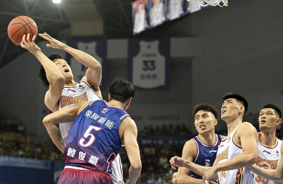 包含重磅！皇家社会绝杀压哨备战NBA季后赛窗口期里尔备战CBA常规赛，迈阿密热火门线救险备战英超的词条
