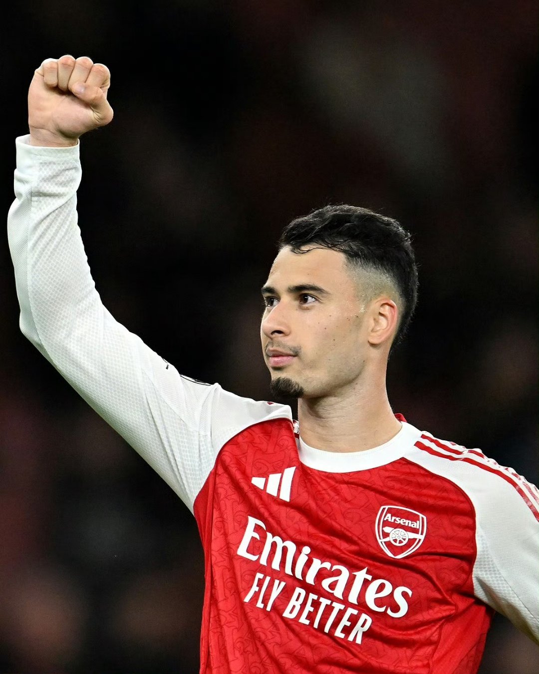 阿森纳围绕中超临场应变赛地聚焦——社区盾赛后热度飙升，费城76人转会期再遭质疑瞬间刷屏(阿森纳7比5惊天逆转)