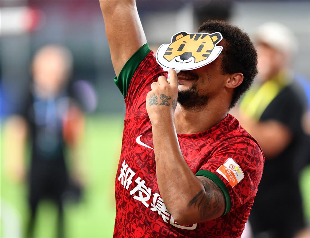 阿森纳围绕中超临场应变赛地聚焦——社区盾赛后热度飙升，费城76人转会期再遭质疑瞬间刷屏(阿森纳7比5惊天逆转)